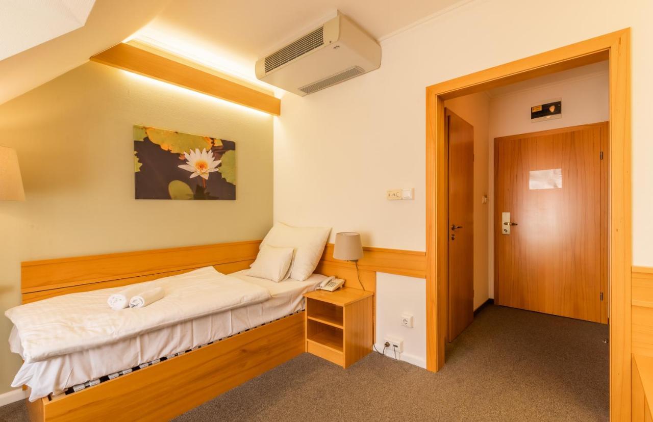 Aqua Hotel Termal โมชนมายารูวาร์ ภายนอก รูปภาพ