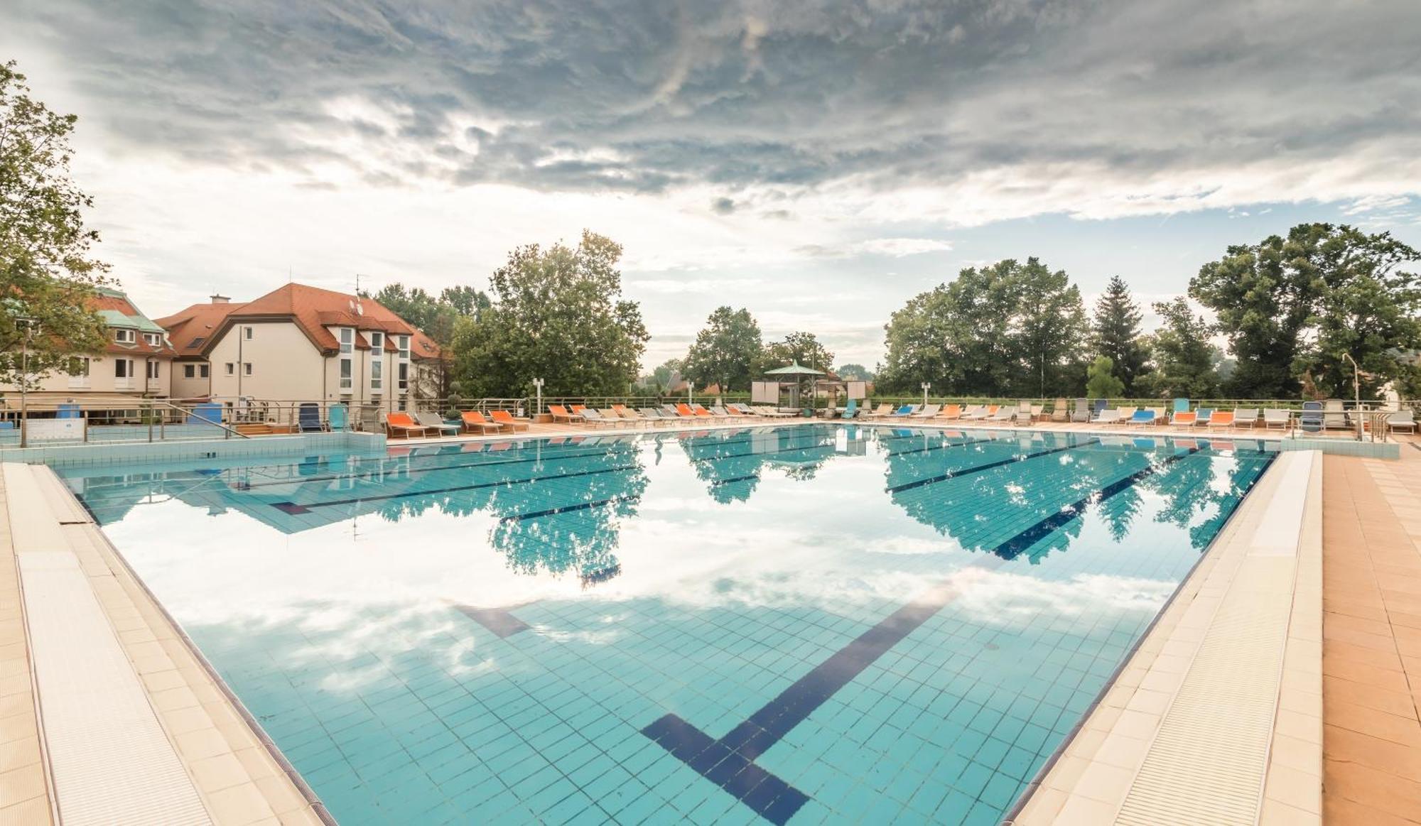 Aqua Hotel Termal โมชนมายารูวาร์ ภายนอก รูปภาพ